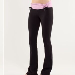Lululemon Recognition Flare Pant in Black